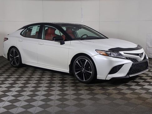 Used 2019 Toyota Camry XSE image 2