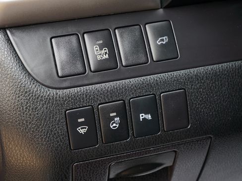Used 2016 Toyota Highlander Limited AWD/4WD image 19