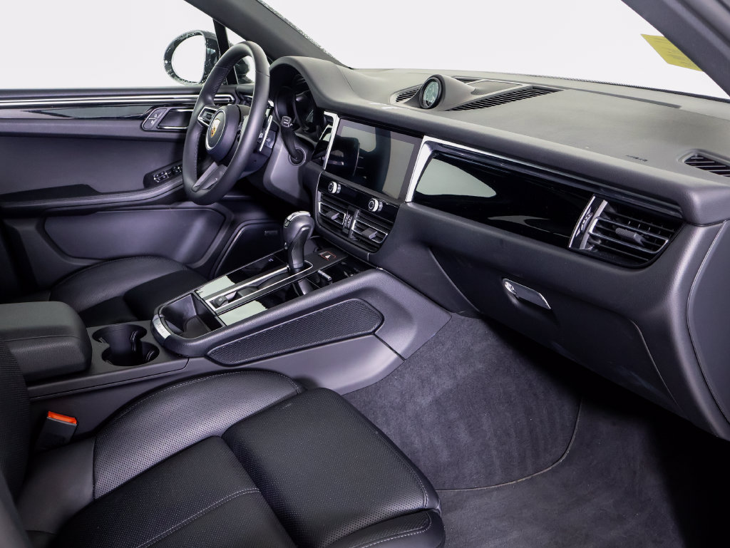 Certified 2025 Porsche Macan S w/ Premium Package Plus AWD/4WD image 22