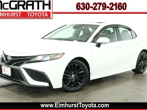 Certified 2022 Toyota Camry SE w/ Cold Weather Package image 1
