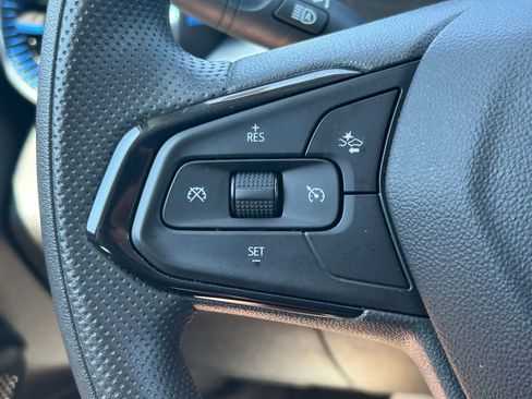 Used 2025 Chevrolet Trax LT FWD image 33