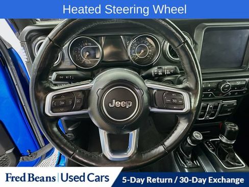 Used 2022 Jeep Wrangler Unlimited Sahara AWD/4WD image 16