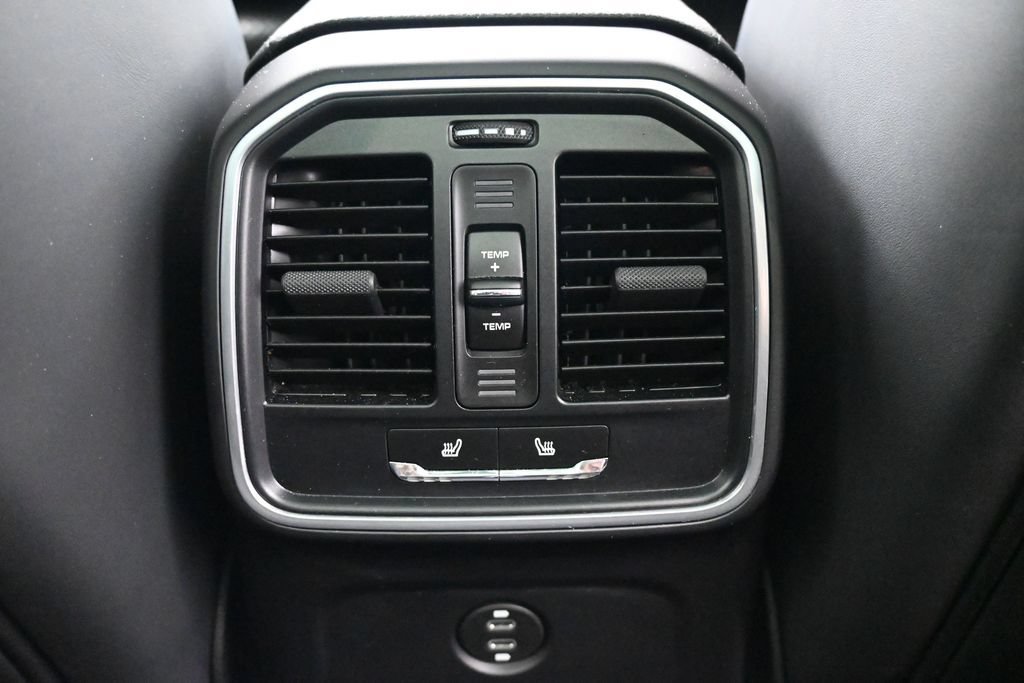 Certified 2023 Porsche Macan S AWD/4WD image 8