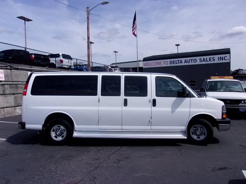 Used 2016 Chevrolet Express 3500 LT w/ LT Preferred Equipment Group image 6