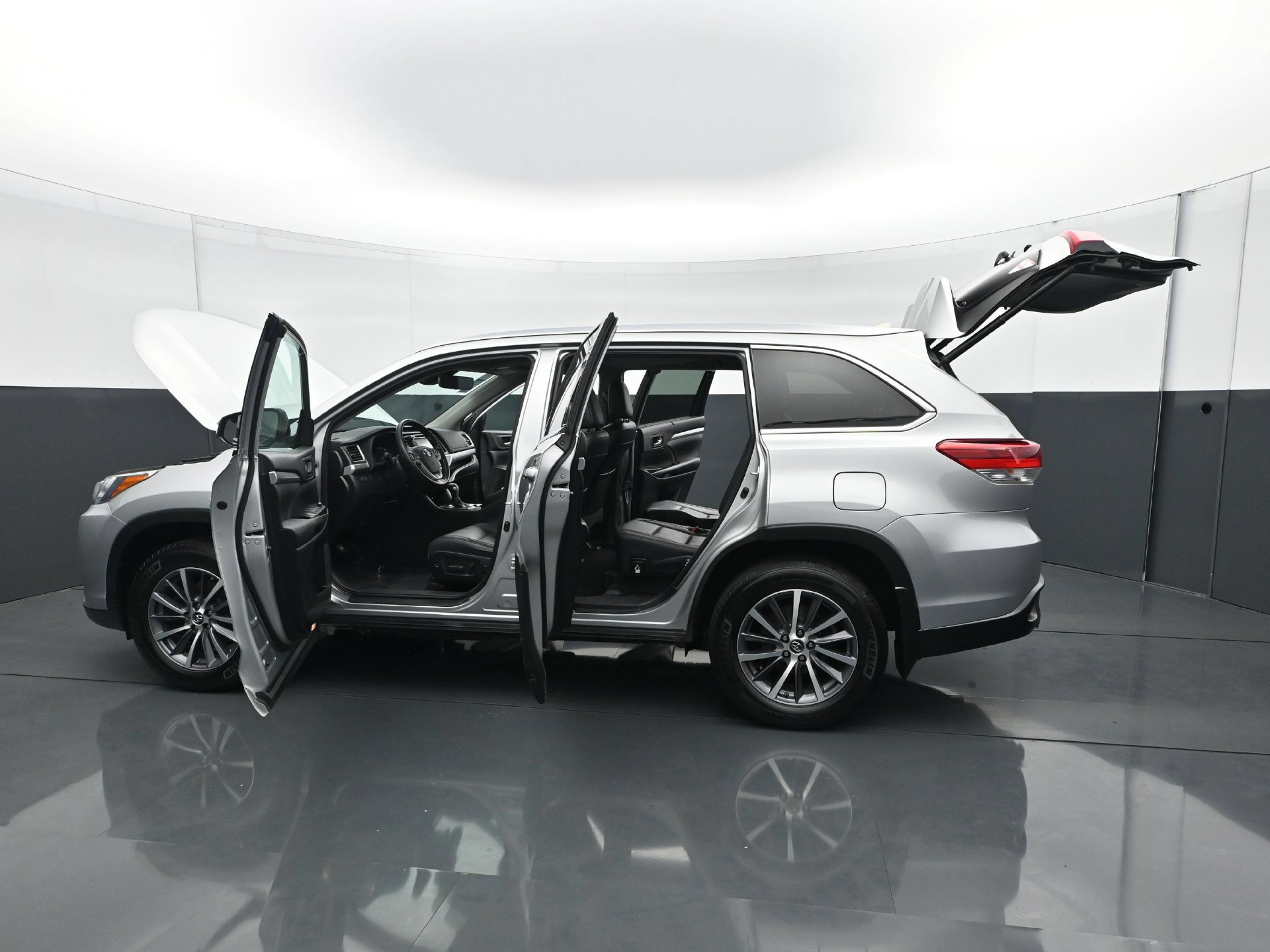 Used 2018 Toyota Highlander XLE AWD/4WD image 31