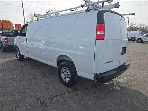 Used 2025 Chevrolet Express 2500 Extended w/ Communications Package image 8