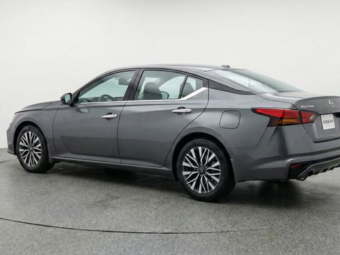 Used 2025 Nissan Altima 2.5 SV image 6