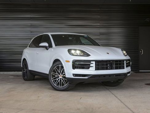 New 2025 Porsche Cayenne image 9