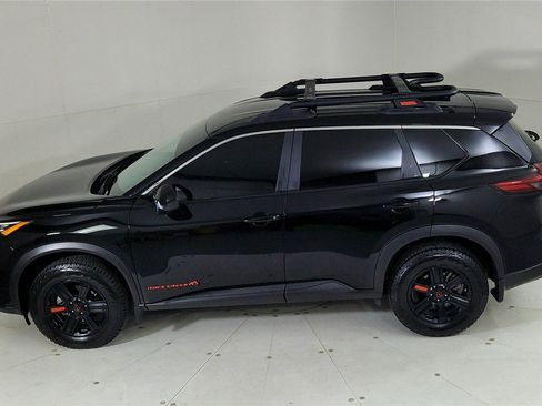 Certified 2025 Nissan Rogue SV image 16