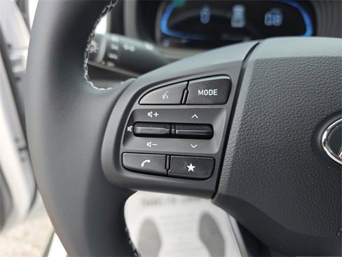 New 2025 Hyundai Venue Limited image 25