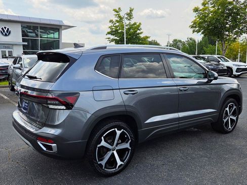 Used 2025 Volkswagen Taos SEL AWD/4WD image 5