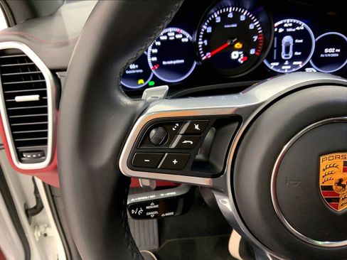 Used 2022 Porsche Cayenne Coupe image 15