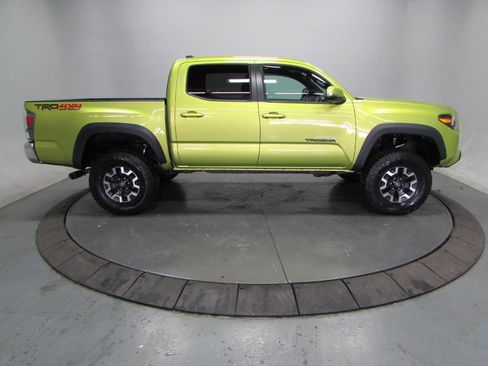 Used 2023 Toyota Tacoma TRD Off-Road w/ Black Out Package (TMS) AWD/4WD image 8