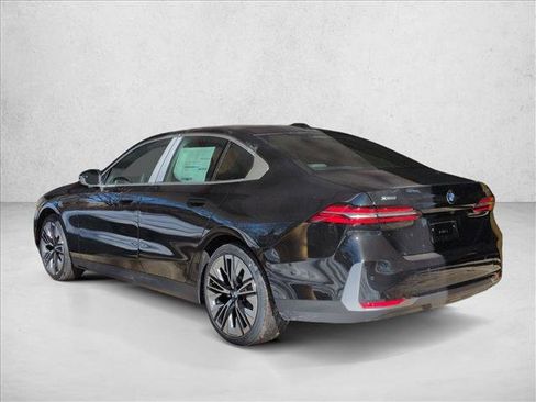 New 2026 BMW 530i xDrive w/ Premium Package image 9