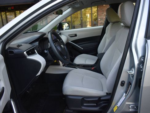 Used 2023 Toyota Corolla Cross L FWD image 7