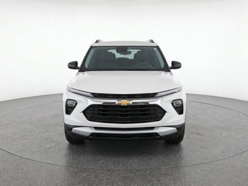 Used 2025 Chevrolet TrailBlazer LT FWD image 2