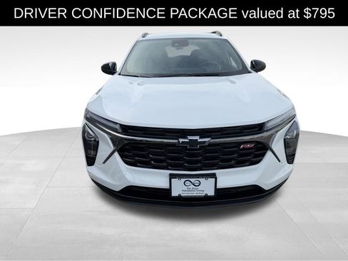 Used 2025 Chevrolet Trax RS w/ Driver Confidence Package FWD image 2