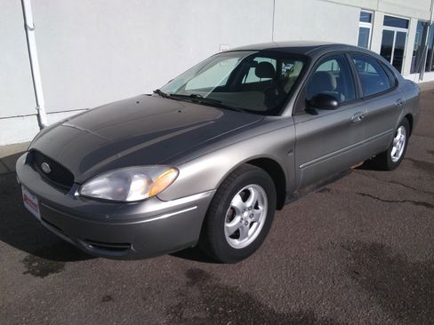 Used 2004 Ford Taurus SES image 2