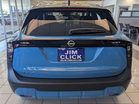 New 2026 Nissan Kicks SR w/ Interior Electronics Package FWD image 3