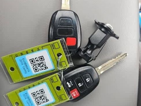 Used 2014 Toyota Camry L image 25