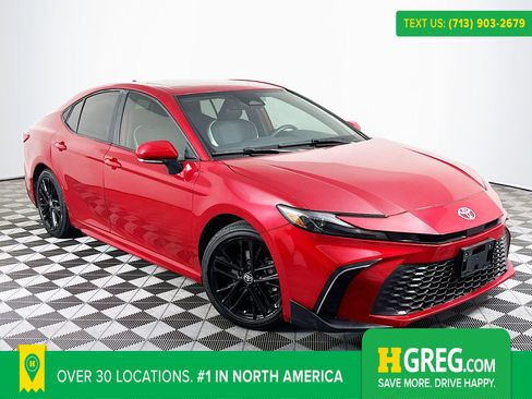 Used 2025 Toyota Camry SE image 1