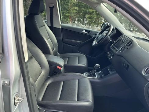 Used 2017 Volkswagen Tiguan S image 12