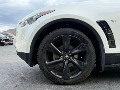 Used 2017 INFINITI QX70 AWD w/ Premium Package image 34