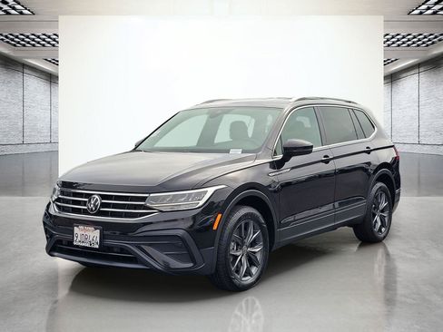 Certified 2023 Volkswagen Tiguan SE FWD image 11