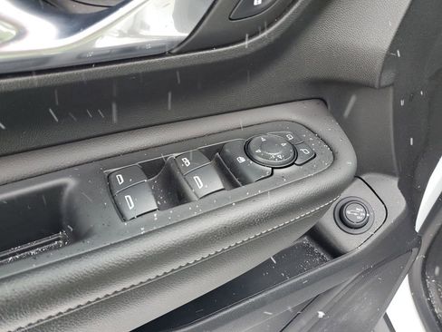 Used 2022 GMC Terrain SLE w/ Driver Convenience Package image 11