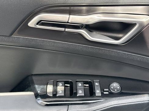 Used 2025 Kia Sportage EX image 17