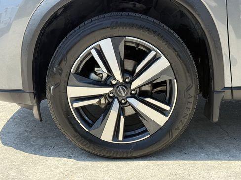 Used 2024 Nissan Rogue SL w/ SL Premium Package FWD image 12