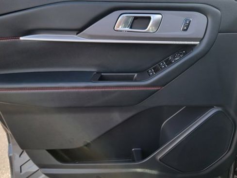 Used 2025 Ford Explorer ST-Line image 22