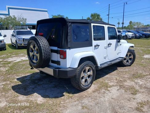 Used 2016 Jeep Wrangler Unlimited Sahara w/ Connectivity Group AWD/4WD image 4