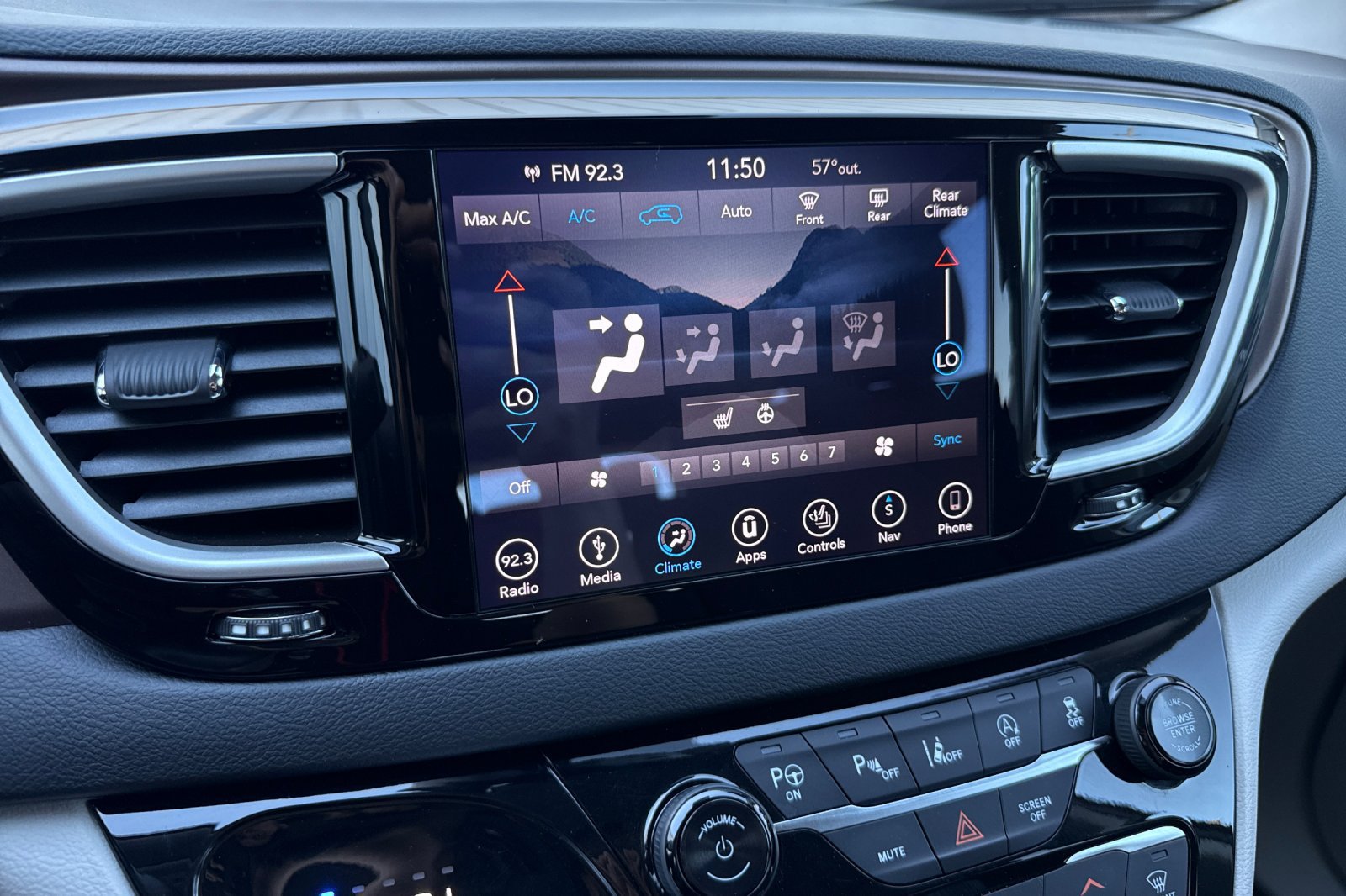 Used 2019 Chrysler Pacifica Touring Plus w/ Advanced Safetytec Group FWD image 28