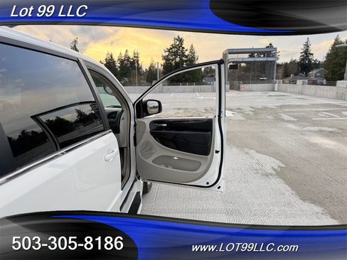 Used 2011 Dodge Grand Caravan Crew image 31