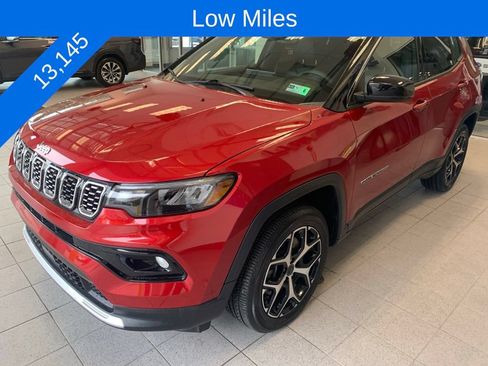 Used 2025 Jeep Compass Limited AWD/4WD image 2