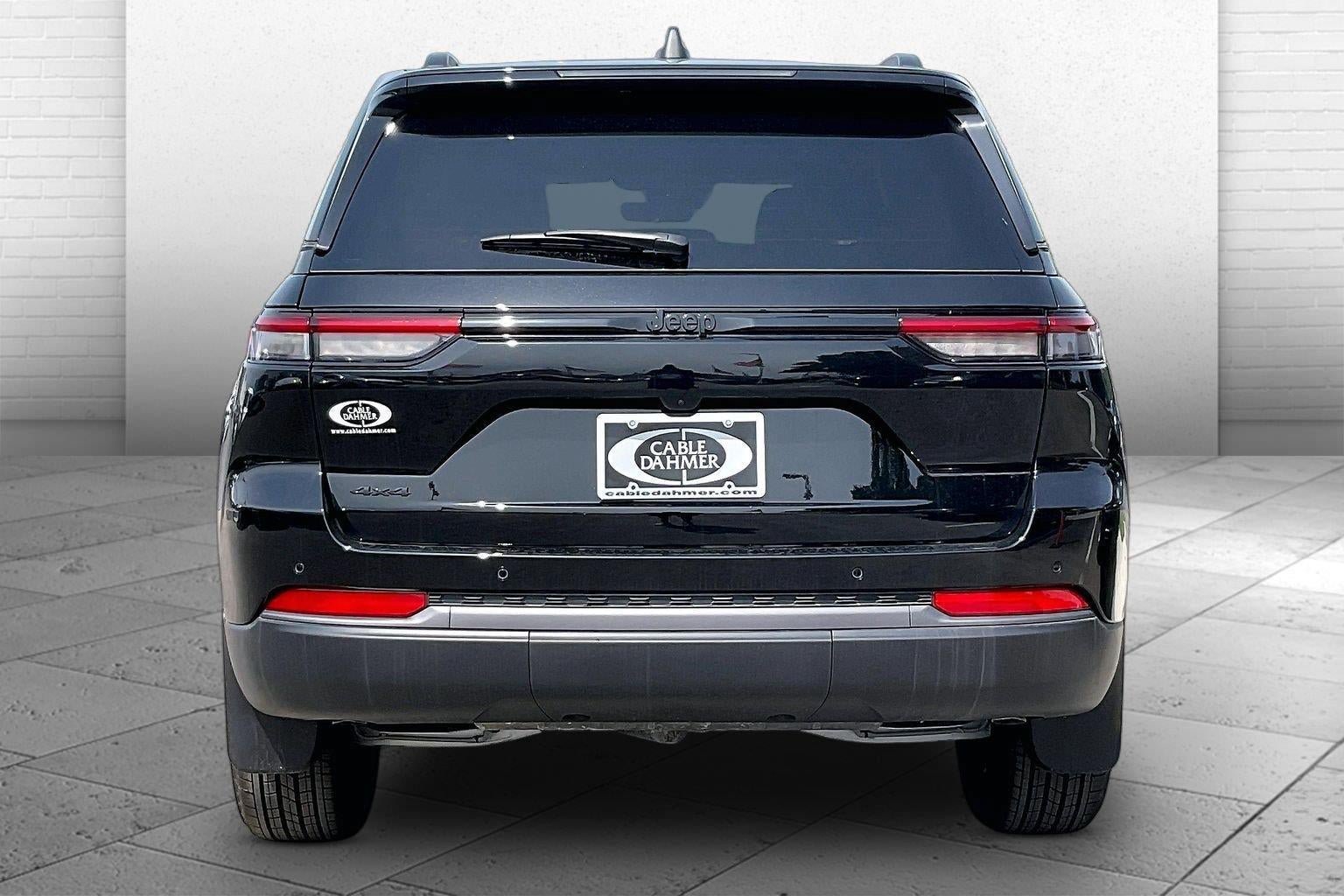 New 2026 Jeep Grand Cherokee Altitude AWD/4WD image 4