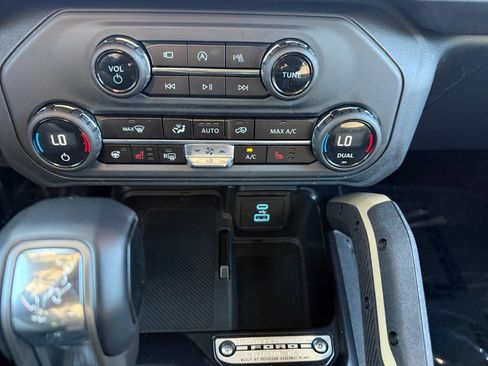 Used 2025 Ford Bronco Badlands AWD/4WD image 36