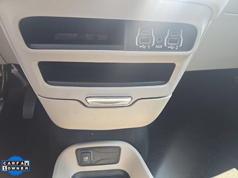 Used 2024 Chrysler Pacifica Touring-L FWD image 12
