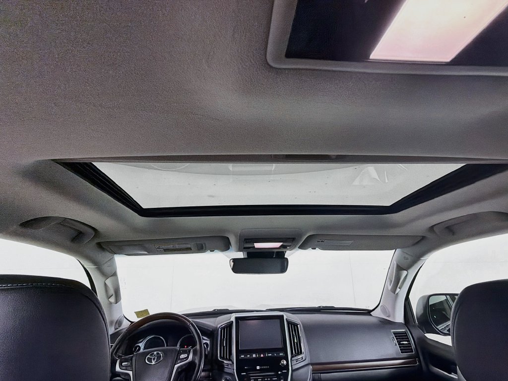 Used 2018 Toyota Land Cruiser w/ Carpet Mat Package AWD/4WD image 15