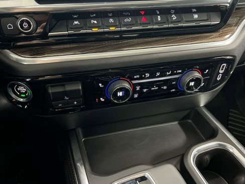 Used 2025 Chevrolet Silverado 1500 LT Trail Boss w/ LT Trail Boss Premium Package AWD/4WD image 16