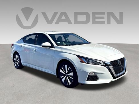 Used 2021 Nissan Altima 2.5 SV w/ SV Premium Package FWD image 1