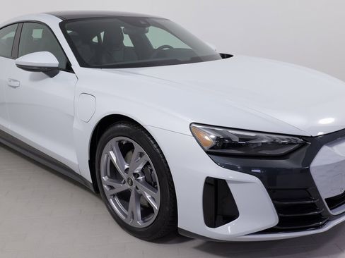 Used 2023 Audi e-tron GT Premium Plus image 8