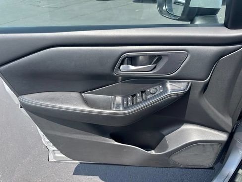 Used 2024 Nissan Rogue SV FWD image 17