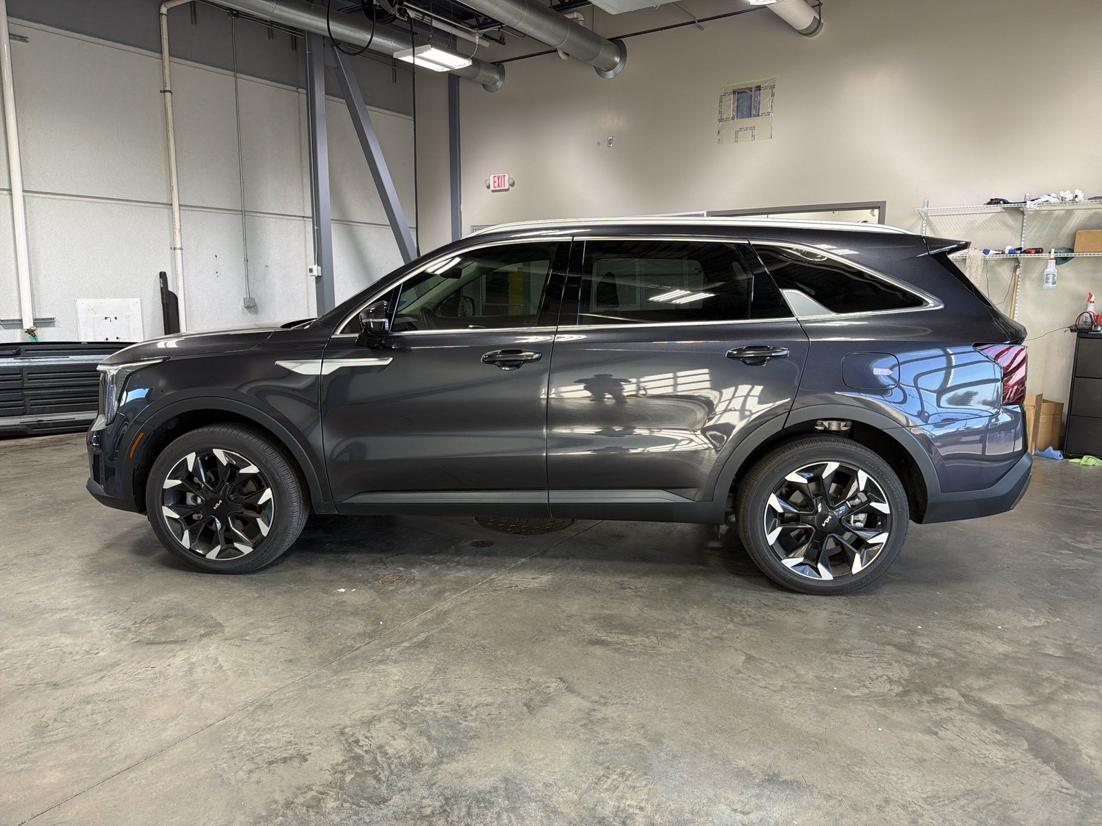 Used 2025 Kia Sorento EX AWD/4WD image 4