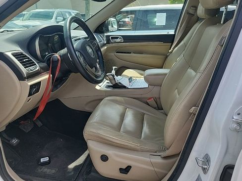 Used 2017 Jeep Grand Cherokee Limited image 5