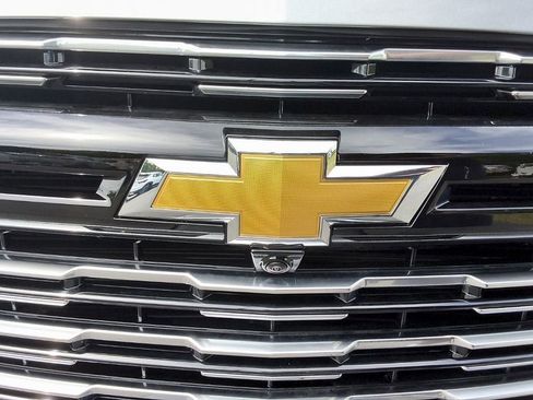 New 2026 Chevrolet Suburban High Country AWD/4WD image 11