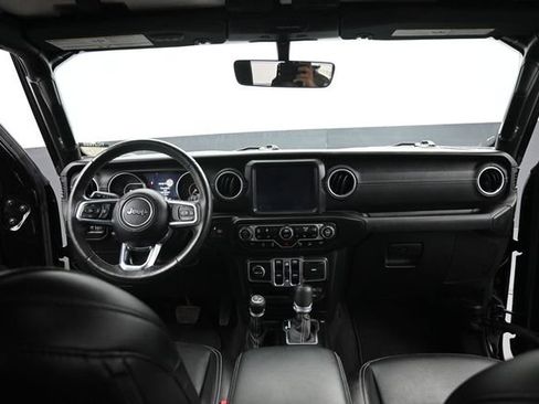 Used 2018 Jeep Wrangler Unlimited Sahara w/ Uconnect 4C Nav & Sound Group AWD/4WD image 30