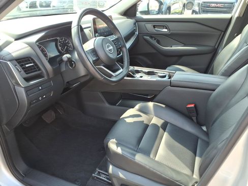Used 2024 Nissan Rogue SV w/ SV Premium Package AWD/4WD image 12