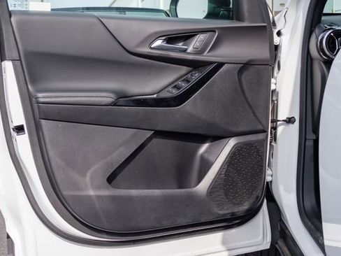Used 2025 Chevrolet Equinox LT AWD/4WD image 15